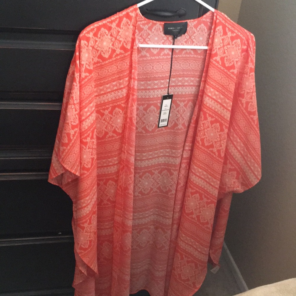 Romeo & Juliet Couture Kimono Wrap, Medium